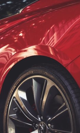 Image de fond d’écran pour appareil mobile 428 x 926 de la roue d’un coupé sport Q60 rouge.