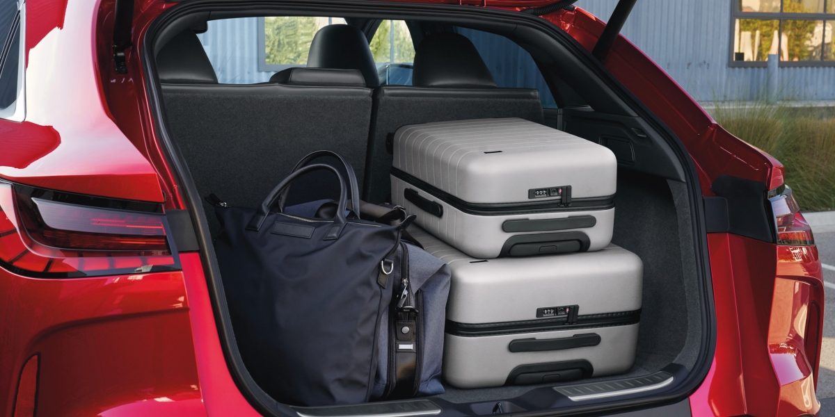 Espace de chargement spacieux permettant de ranger plusieurs valises à l’intérieur du coupé multisegment INFINITI QX55