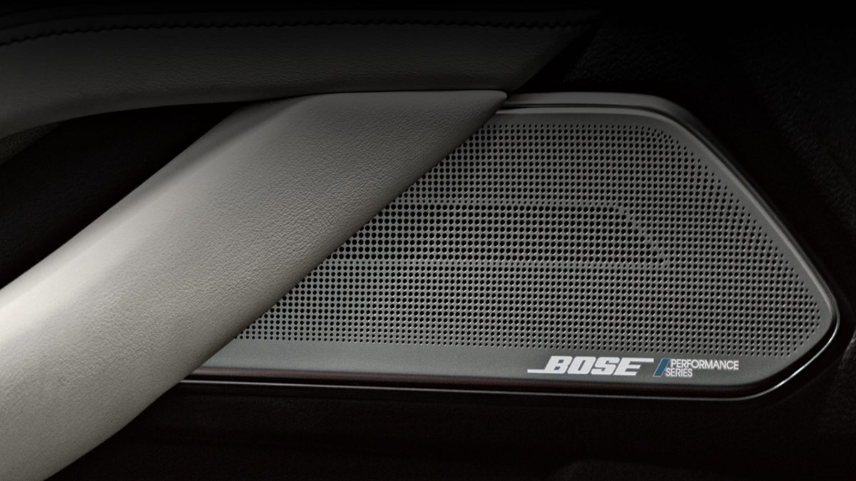 Un des treize haut-parleurs Bose dans le luxueux coupé INFINITI Q60 2020.