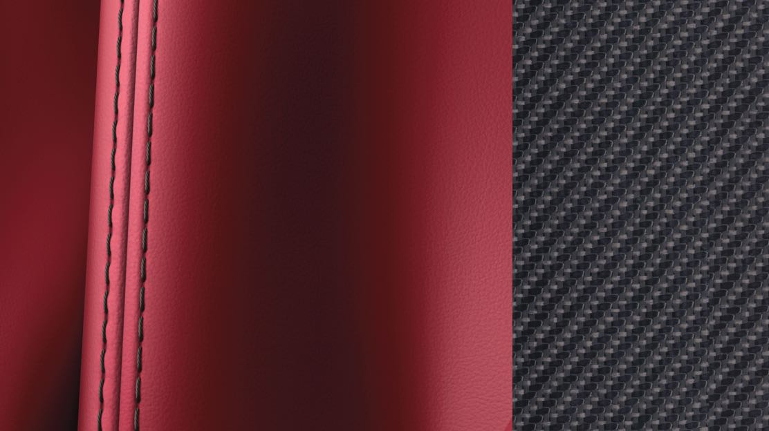 Cuir semi-aniline rouge Monaco avec coutures noires et garnitures en fibres de carbone véritables mat