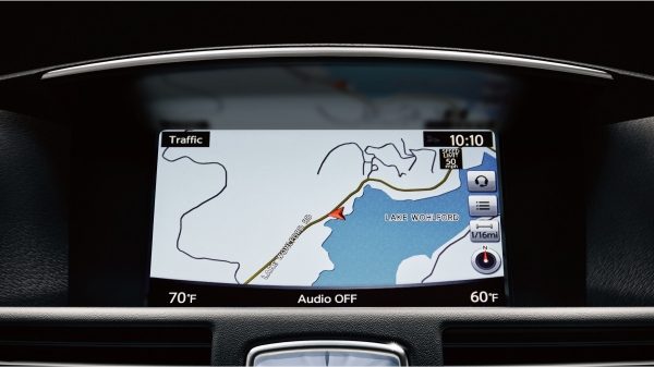 Système de navigation à écran tactile dans la berline INFINITI Q70
