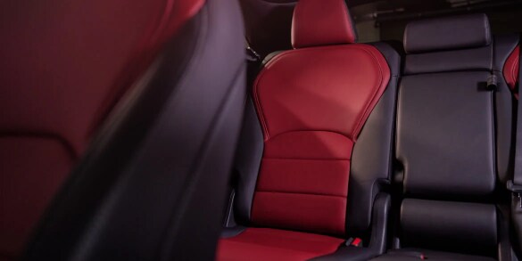 Vue intérieure des sièges arrière du coupé multisegment INFINITI QX55 2023